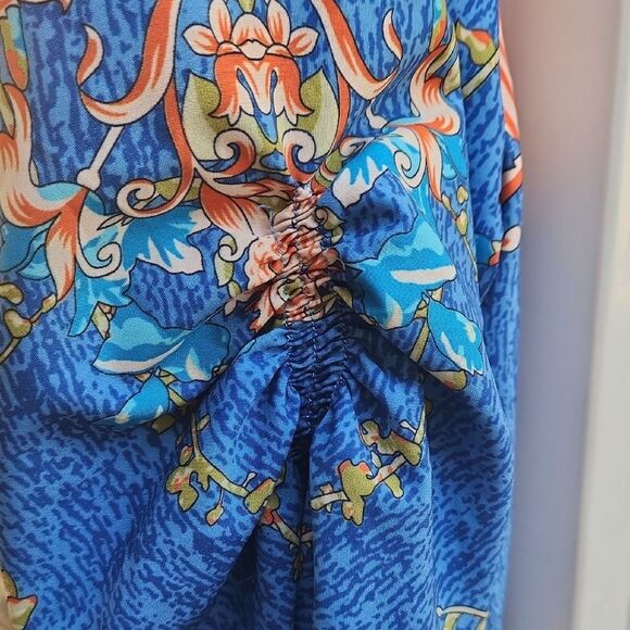 Red and Blue Tunic Top with Vibrant Colors - Picture 5 of 6